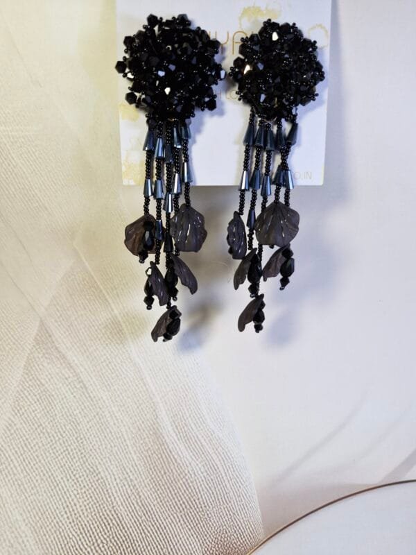 Black beaded Leaf Earrings - Image 3