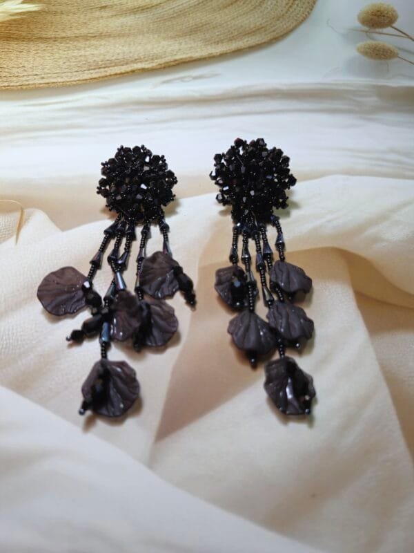 Black beaded Leaf Earrings - Image 4