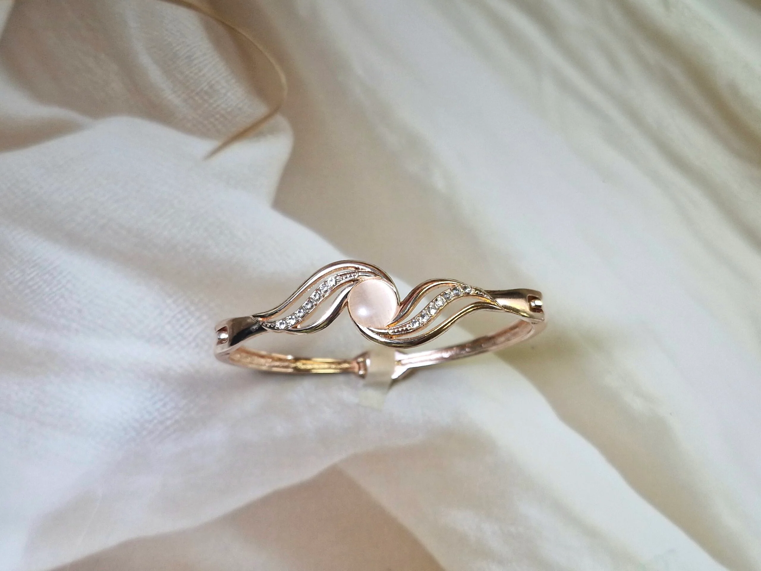 Blush Pearl Wave Bracelet