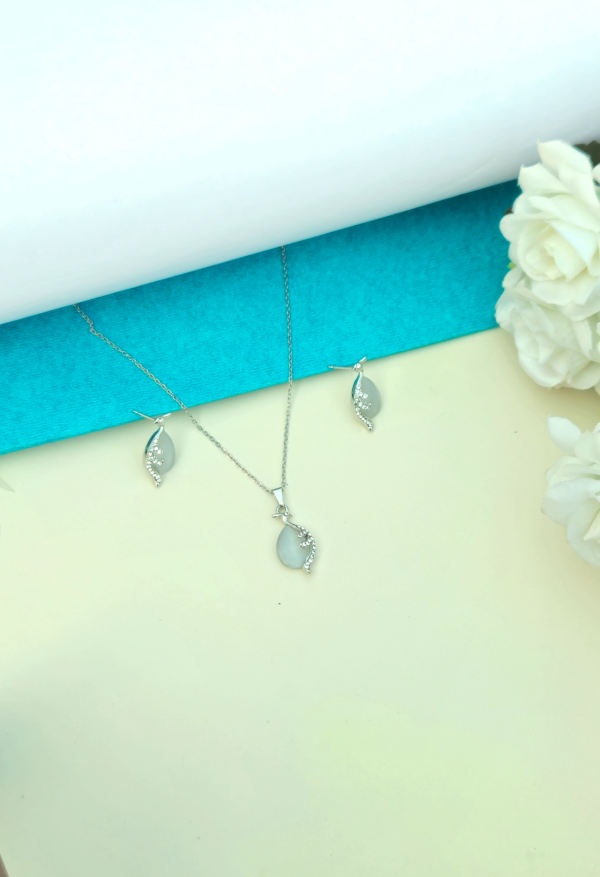 Silver Drop Delight - Image 3